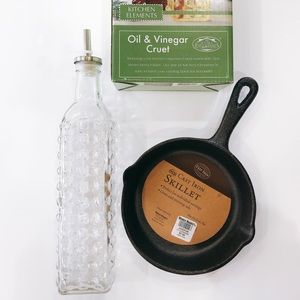 ✨NWT✨ Cast Iron Skillet and Oil Cruet Set (2-Pack)